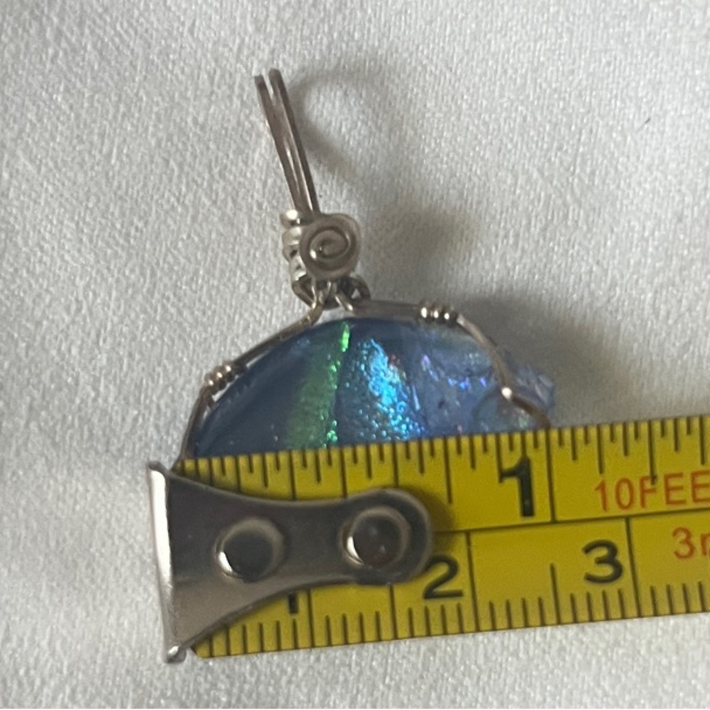 Iridescent Blue Shell Pendant - Picture 4 of 4